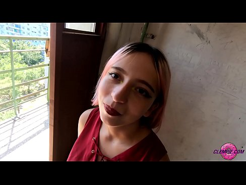❤️ Studint Sensual sûget in frjemdling yn 'e bûtenwrâld - Cum op syn gesicht ❌ Anale porno by wy